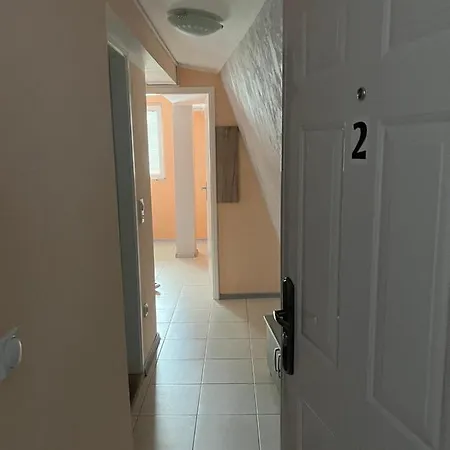 Plaza Apartment *